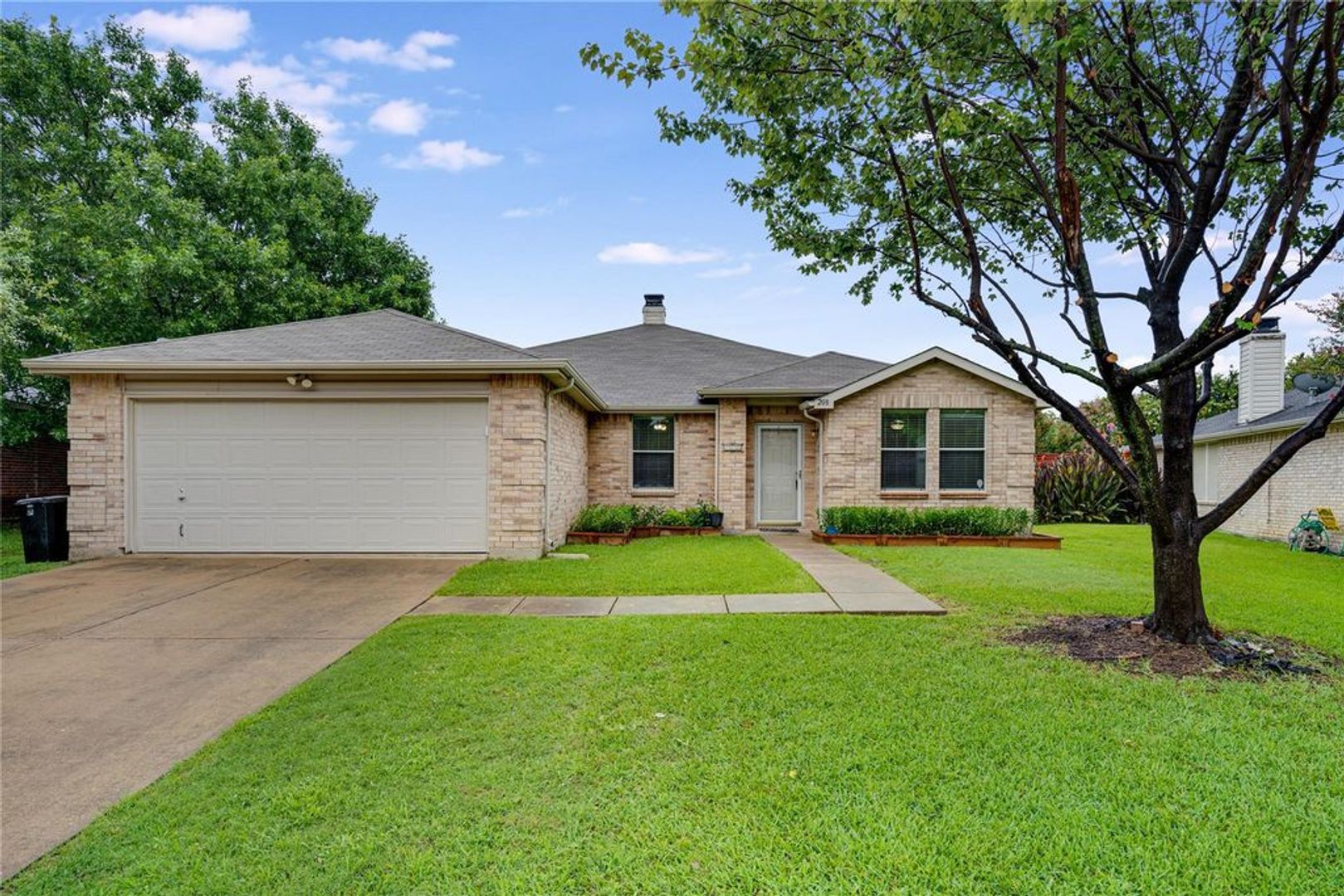 Burleson House: 208 Blazing Star