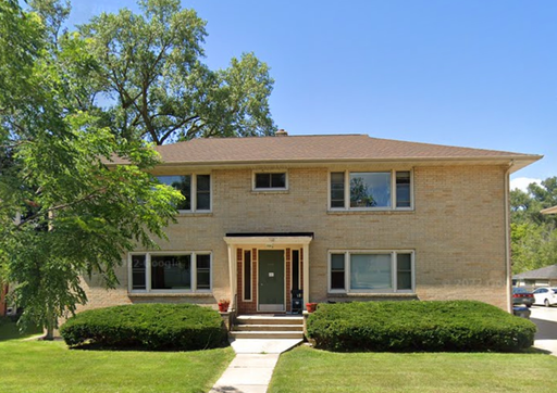 AVAILABLE NOW! Amazing hardwood floors with abundant sunshine! – photo 1
