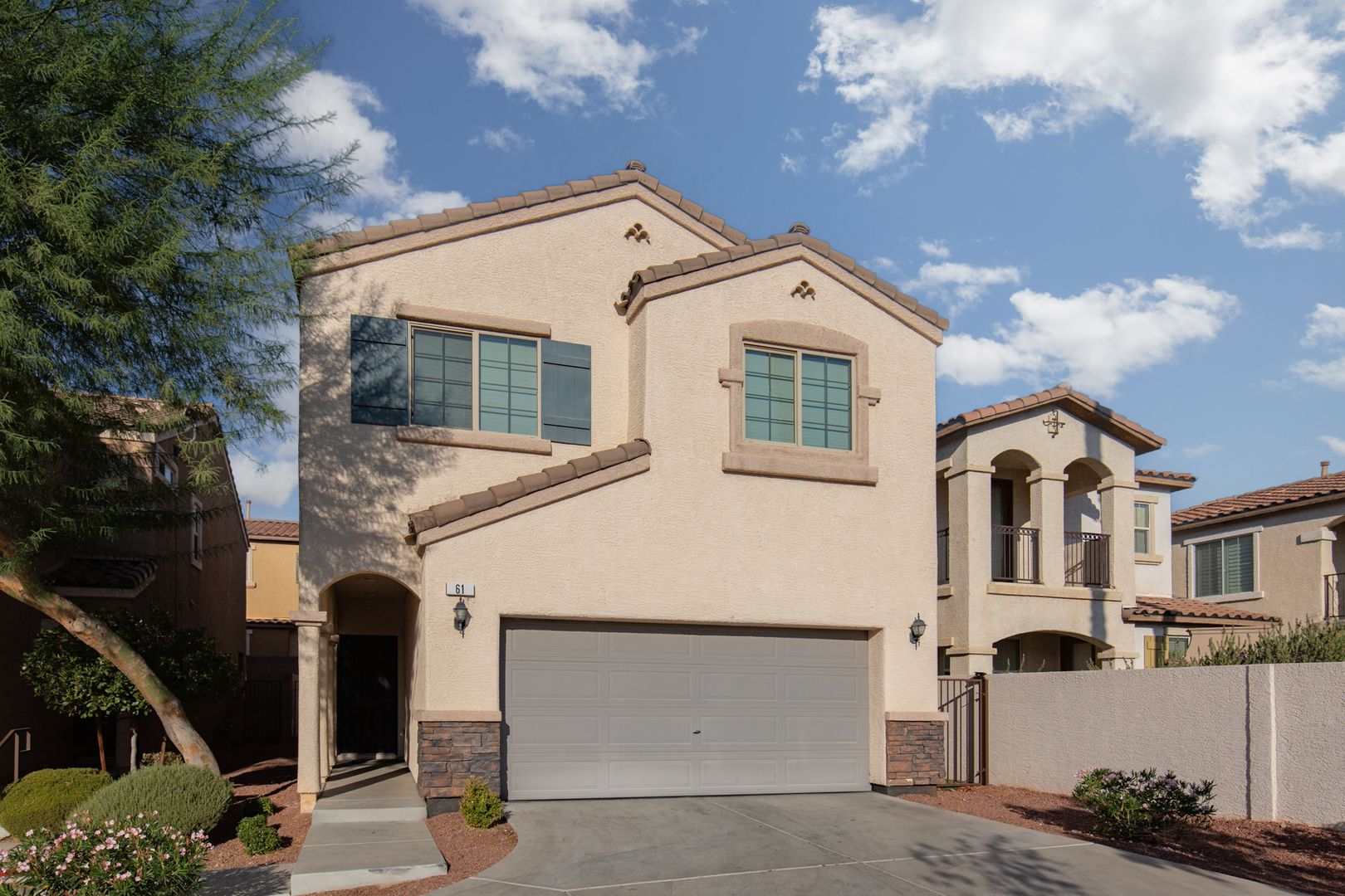 Henderson House: 61 Jasmine Point St