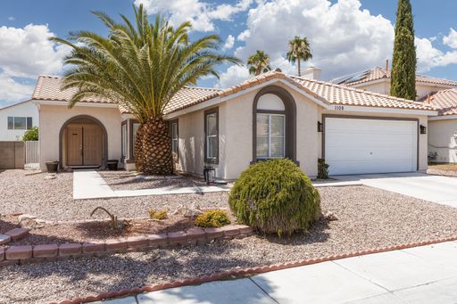 Single story home in Eldorado – photo 1