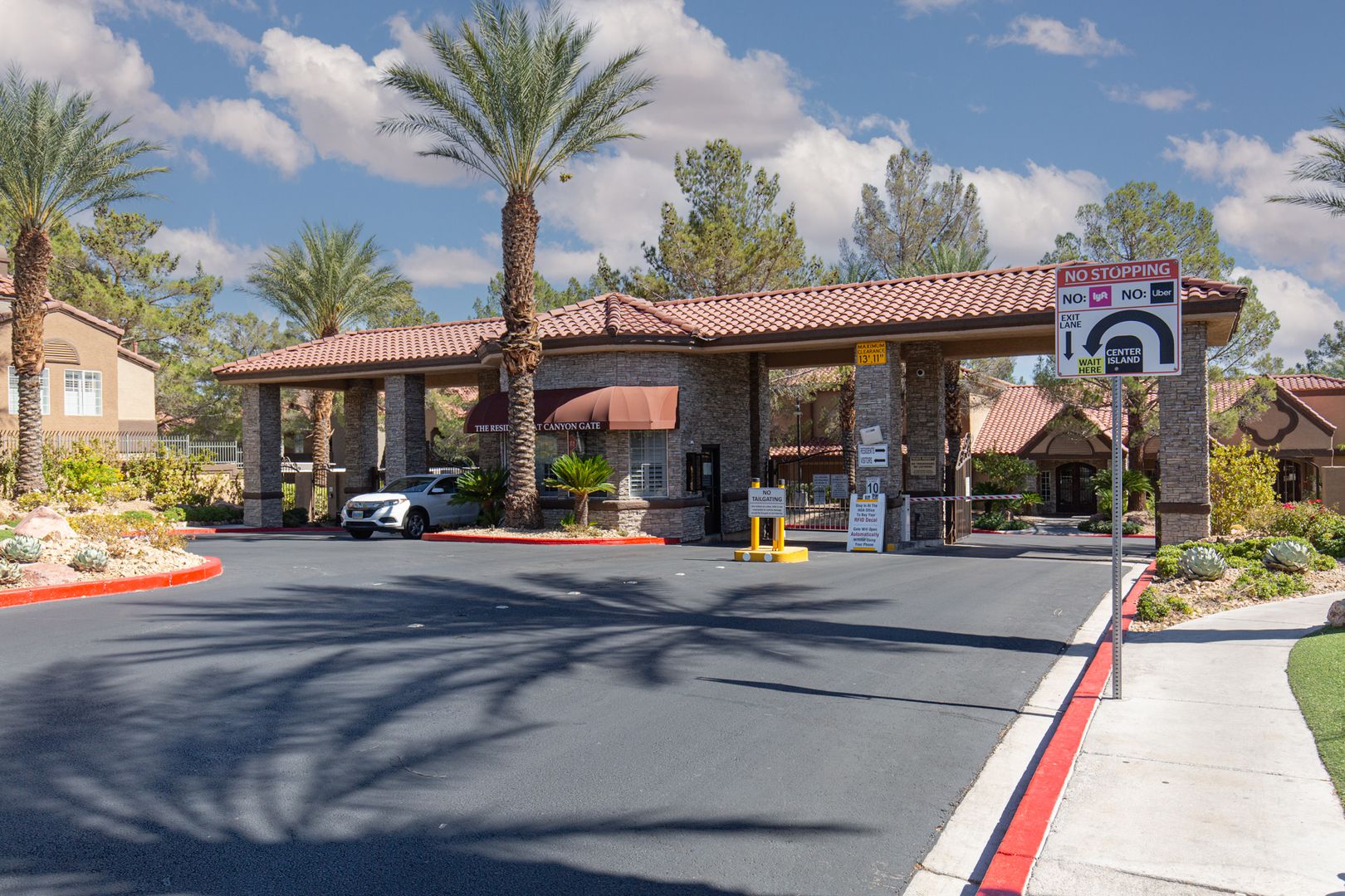 Las Vegas House: 2200 S Fort Apache Rd #2169