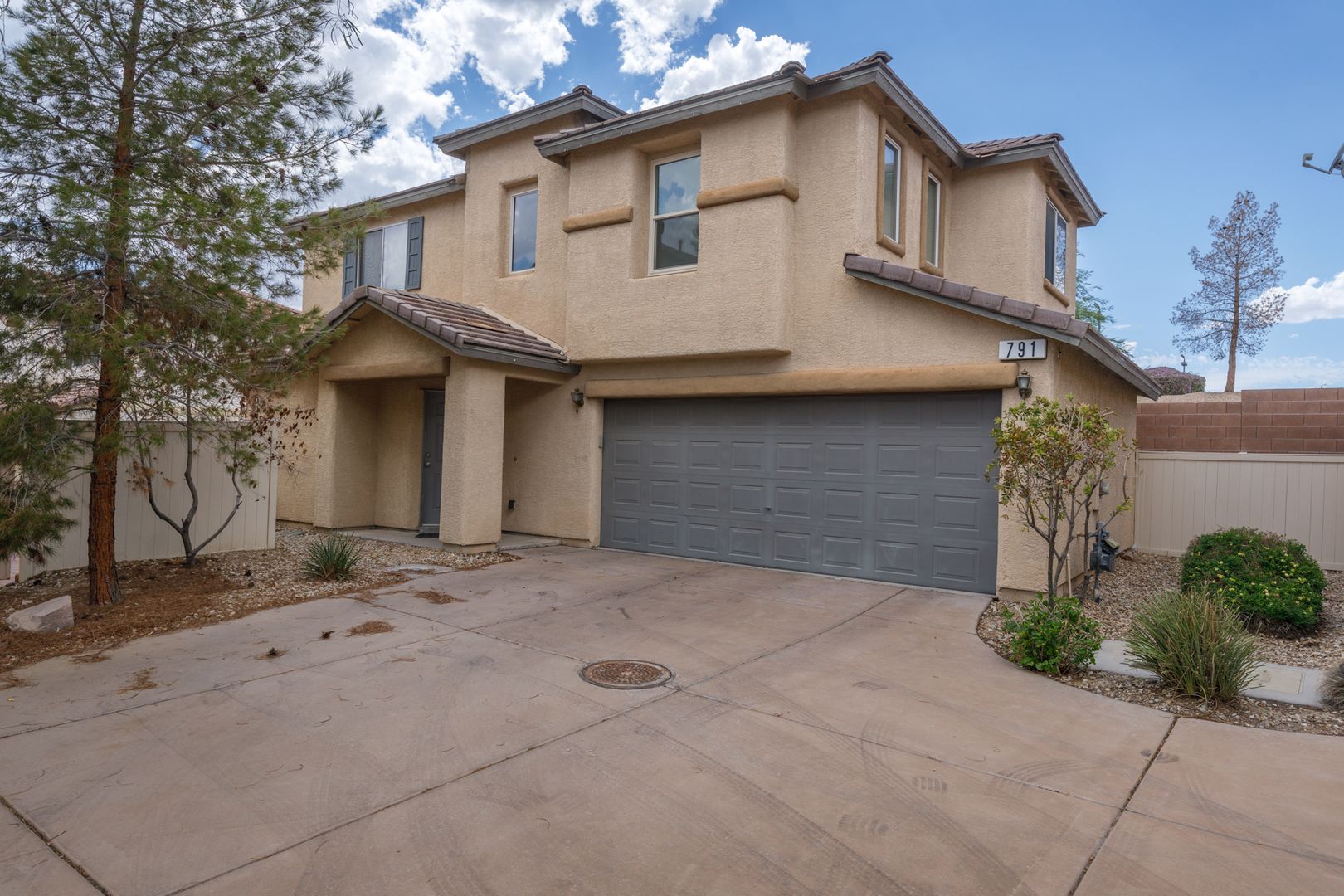 Henderson House: 791 Sunrise Crossing St