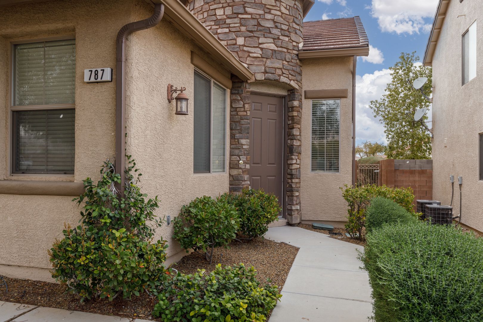 Henderson House: 787 Rise Canyon Dr
