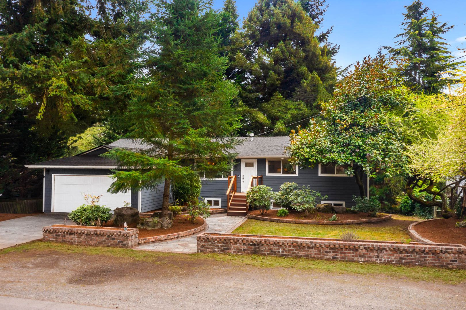 Kenmore House: 5839 NE 197th St
