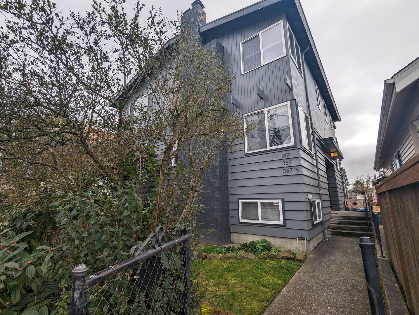 Seattle Apartment: 357 NW 50th St