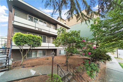 Newly Remodeled Spacious 2 Bedroom Apt with Parking- Top Floor – photo 1