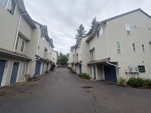 Bright, Spacious Townhome with Stylish Upgrades in Pinehurst/Roosevelt – photo 1