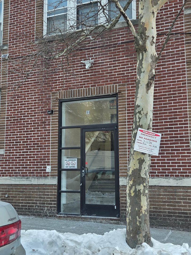 Passaic Apartment: 101 Burgess Pl.