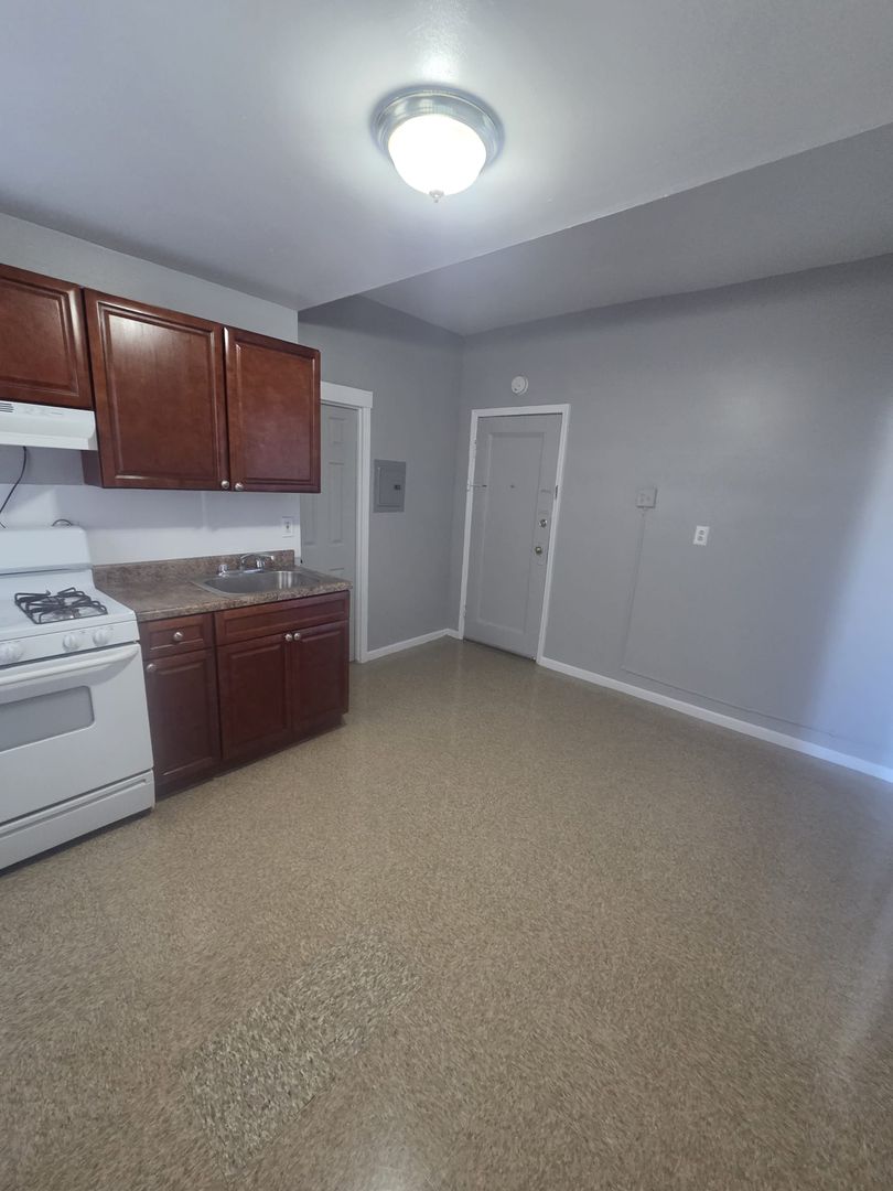 Passaic Apartment: 101 Burgess Pl.