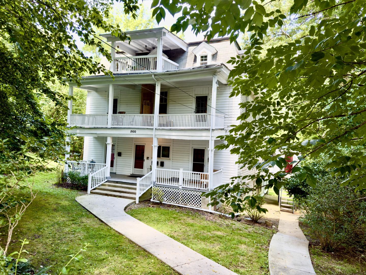 Baltimore Apartment: 1900 Sulgrave Ave