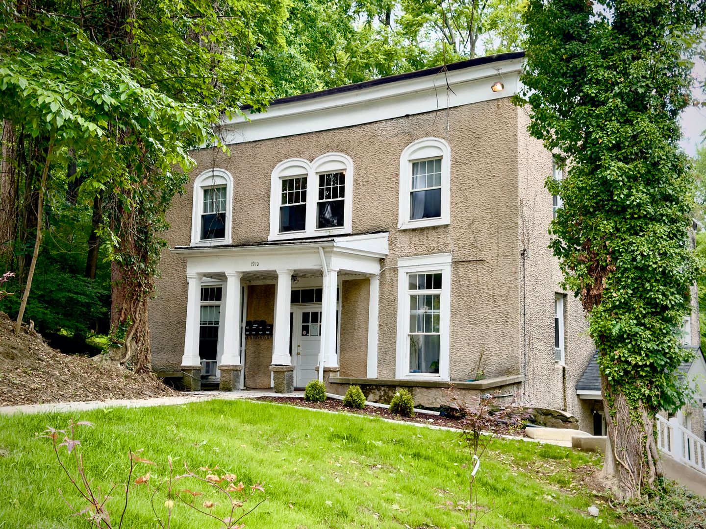 Baltimore Apartment: 1910 Sulgrave Ave