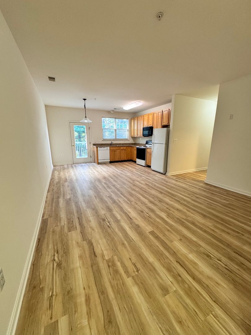 Reisterstown Apartment: 45 Benwell Rd