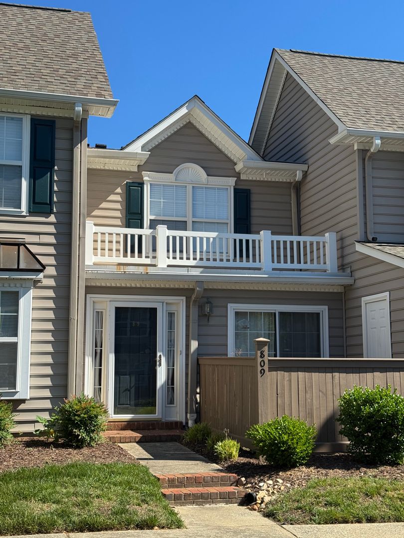 Williamsburg Townhome: 809 Settlement Drive