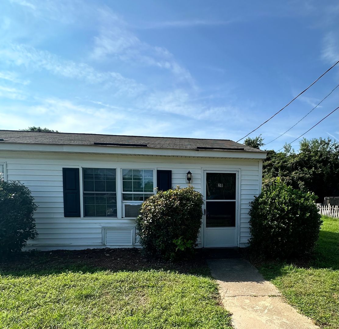 Gloucester Point Apartment: 7560 Bellehaven Drive (Unit 28)