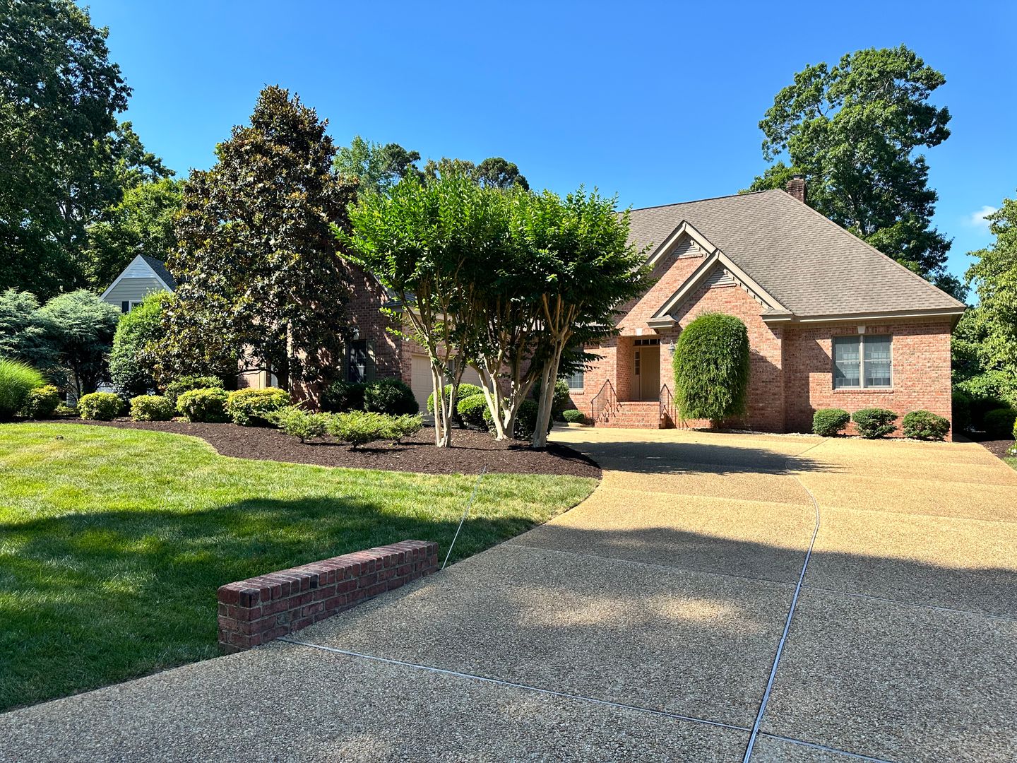 Williamsburg House: 105 Cedar Rock