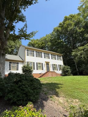 Single Family home in Williamsburg! Available NOW! – photo 1
