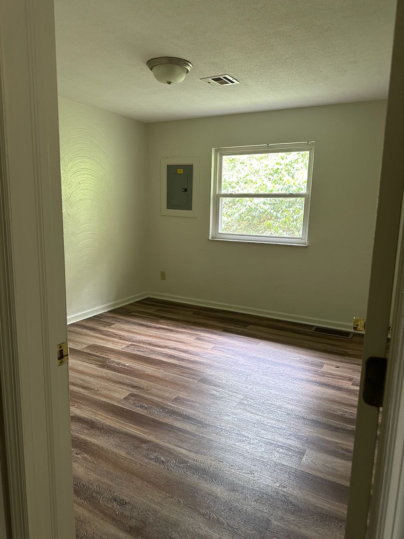 Dayton Apartment: 275 Medford St