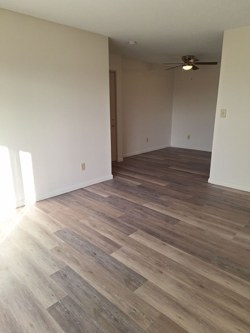 Wapakoneta Apartment: 402 Ashland Ave