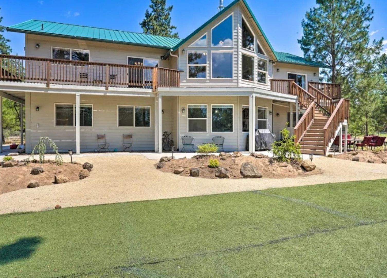 Bend House: 19490 Calico Rd