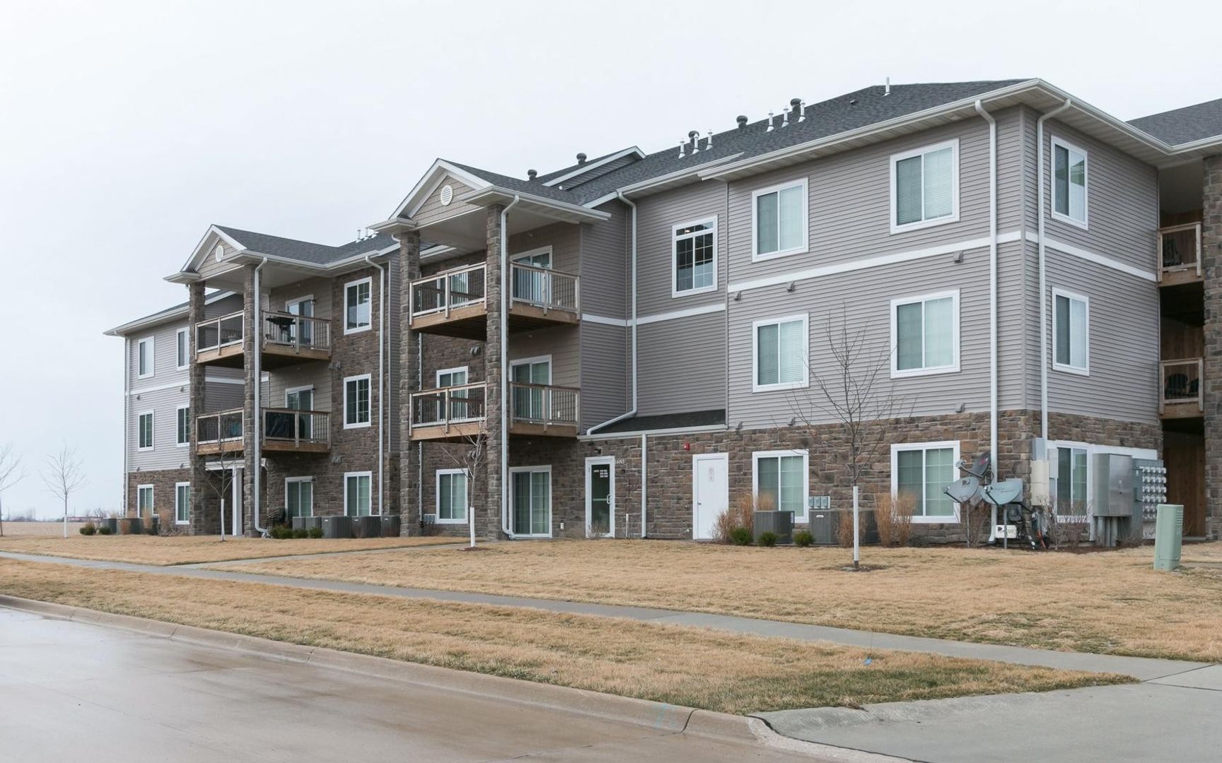 North Liberty Apartment: 1680 Lincoln Dr