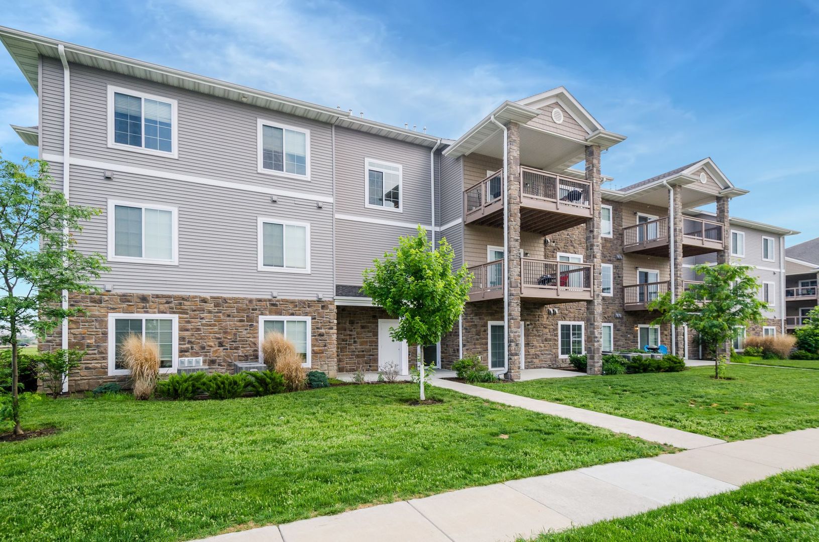 North Liberty Apartment: 1680 Lincoln Dr