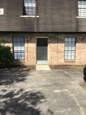 2 bedroom 1.5 bath--Townhouse – photo 1