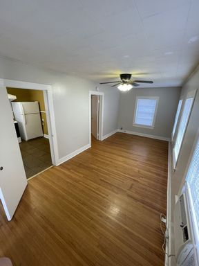 MOVE IN SPECIAL!!!! One bedroom Garage Apt. – photo 1