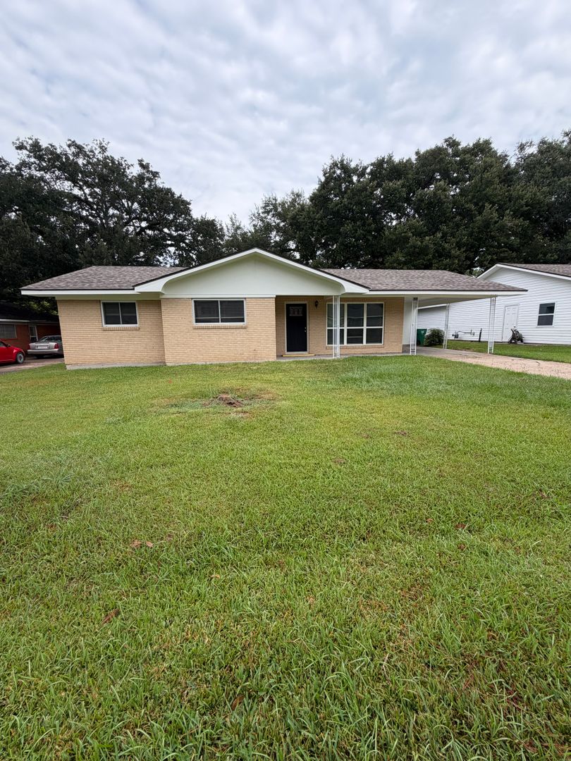 Lafayette House: 115 Choctaw Road