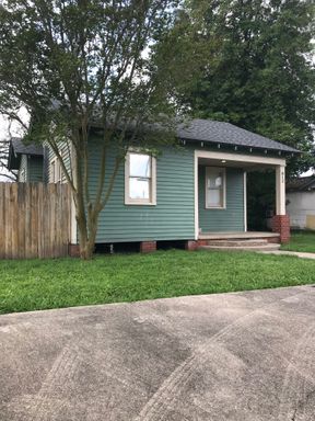 2 bedroom 1 bath home for lease – photo 1