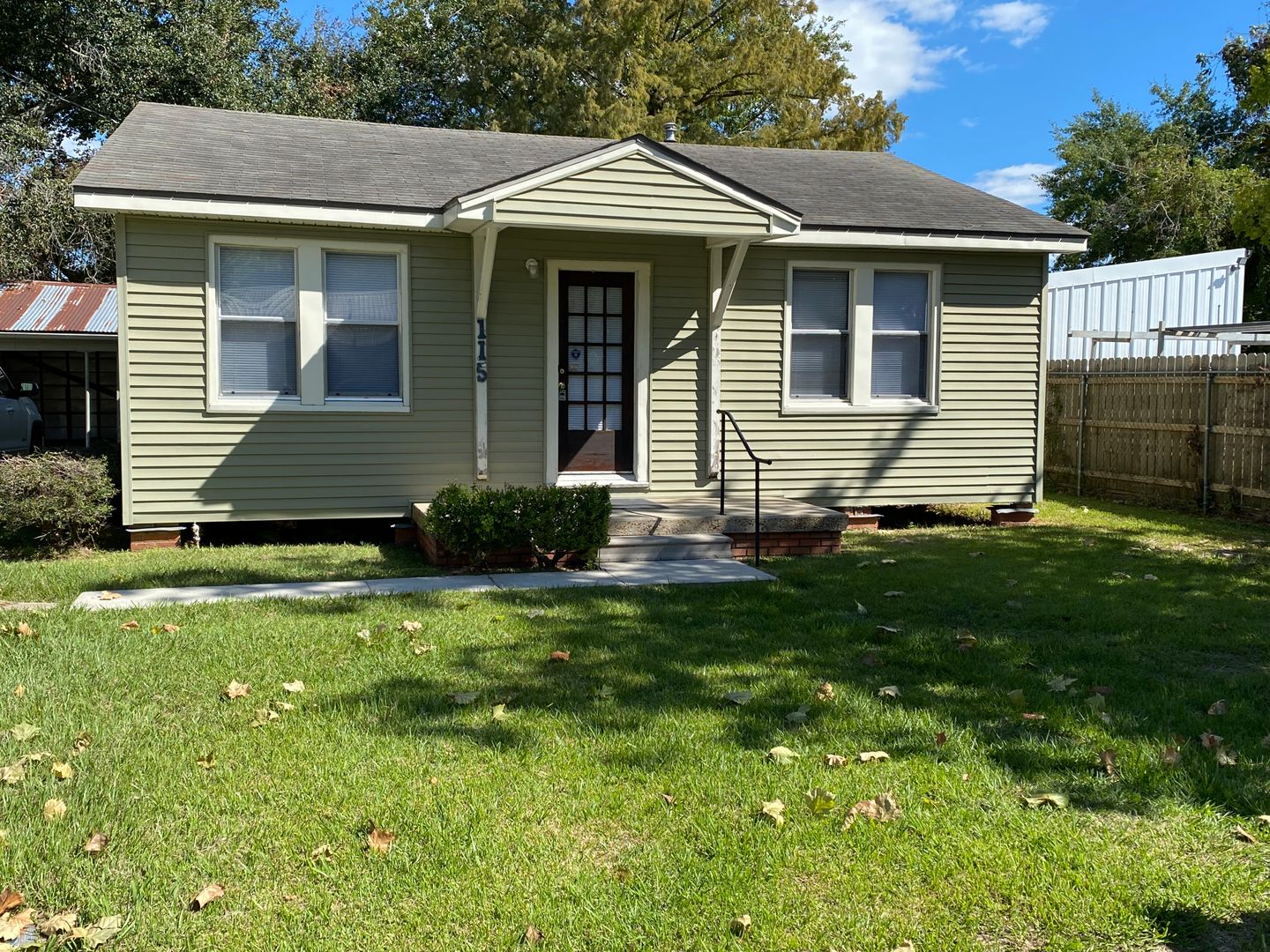 Lafayette House: 115 Woodrow Street