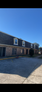 2401 NW Evangeline Thwy Apt E – photo 1
