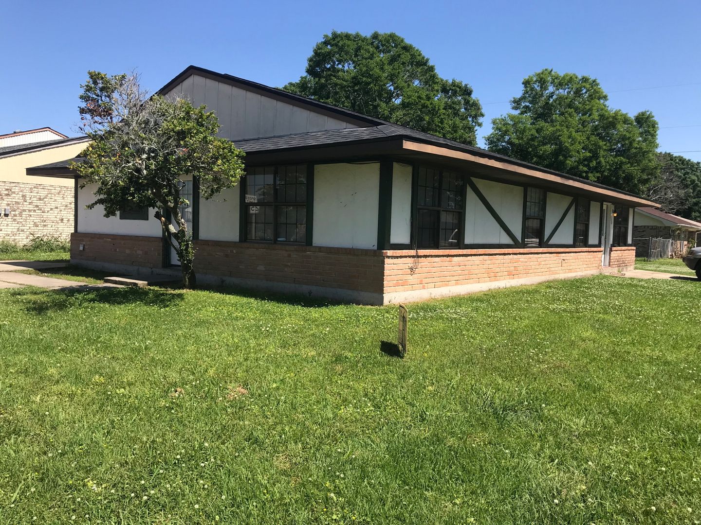 Lafayette Apartment: 308 Knollwood Drive