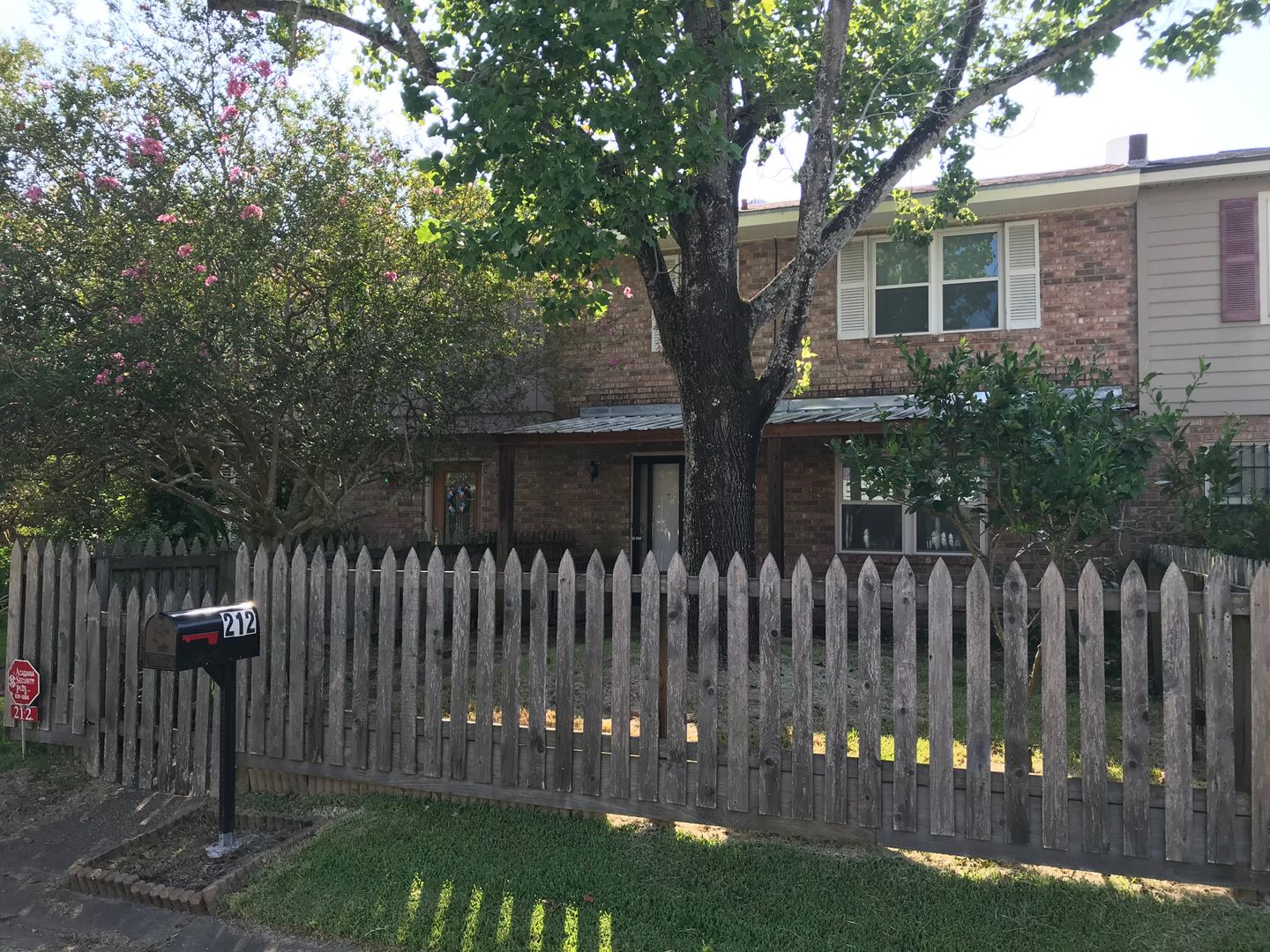 Lafayette House: 212 Bell Downs Drive