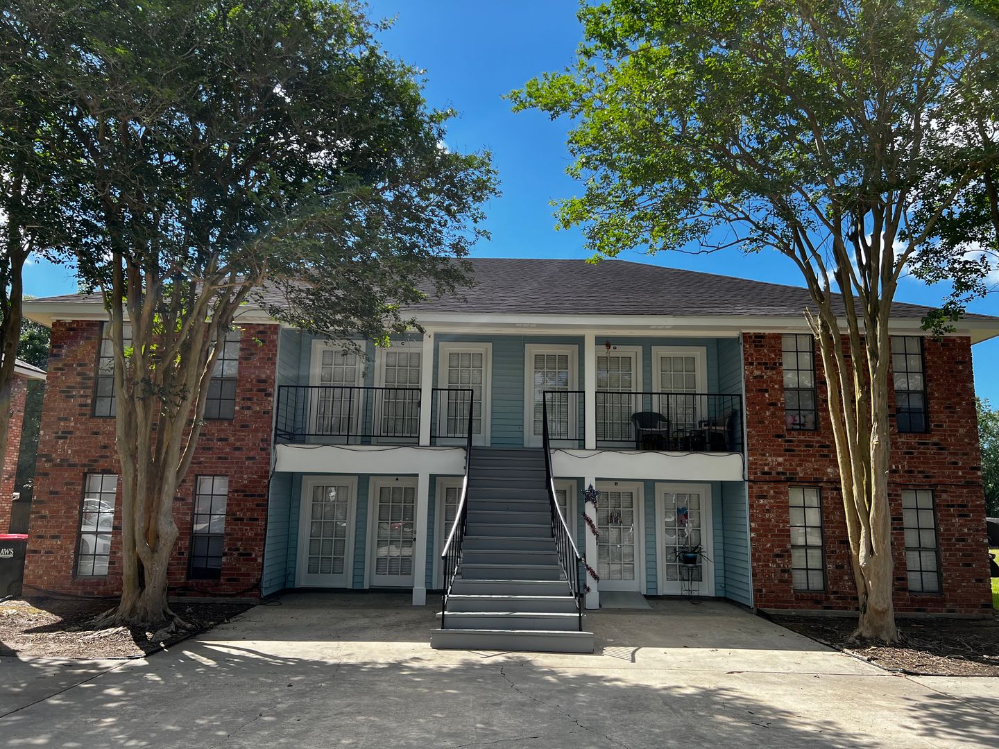 Lafayette Apartment: 107 Country Lane