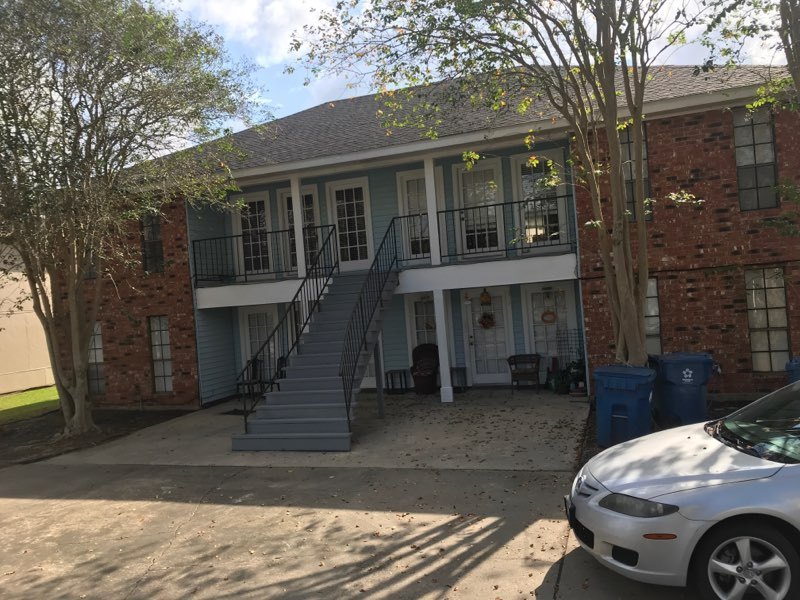 Lafayette Apartment: 107 Country Lane