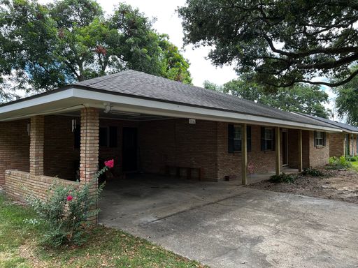 3 Bedroom, 2 Bathroom, Brick home, Carport, fenced yard, screen porch – photo 1
