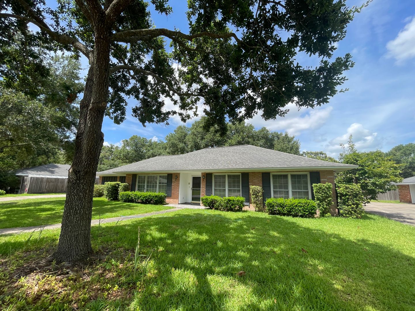 Lafayette House: 607 Claymore Drive