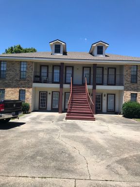 Newly Remodeled 2 bedroom 1.5 bath – photo 1