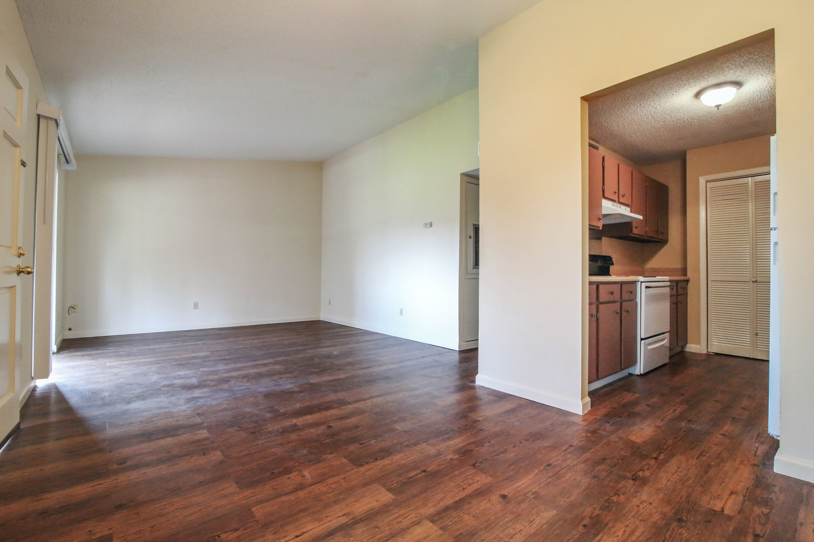 Lafayette Apartment: 5000 West Congress Street