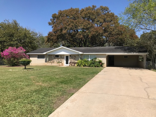 3 bedroom 2 1/2 bath brick home with outdoor party room can be used as third bedroom, on Acreage – photo 1