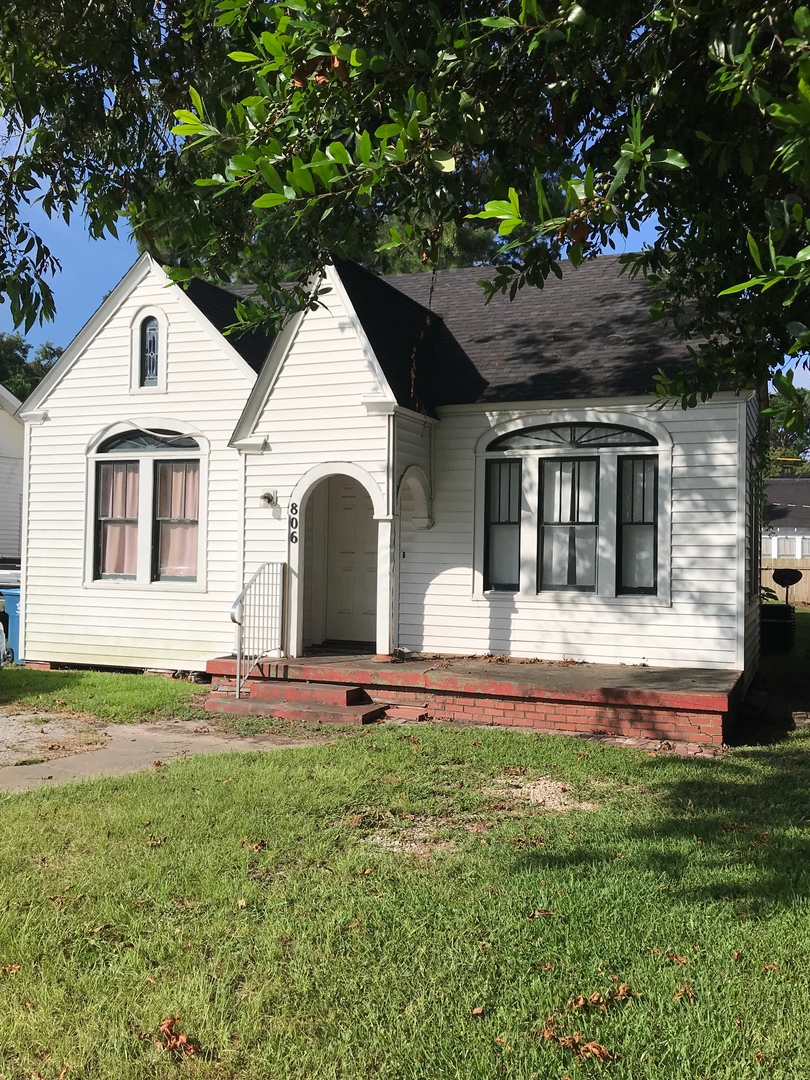 Lafayette Apartment: 806 E. University Avenue