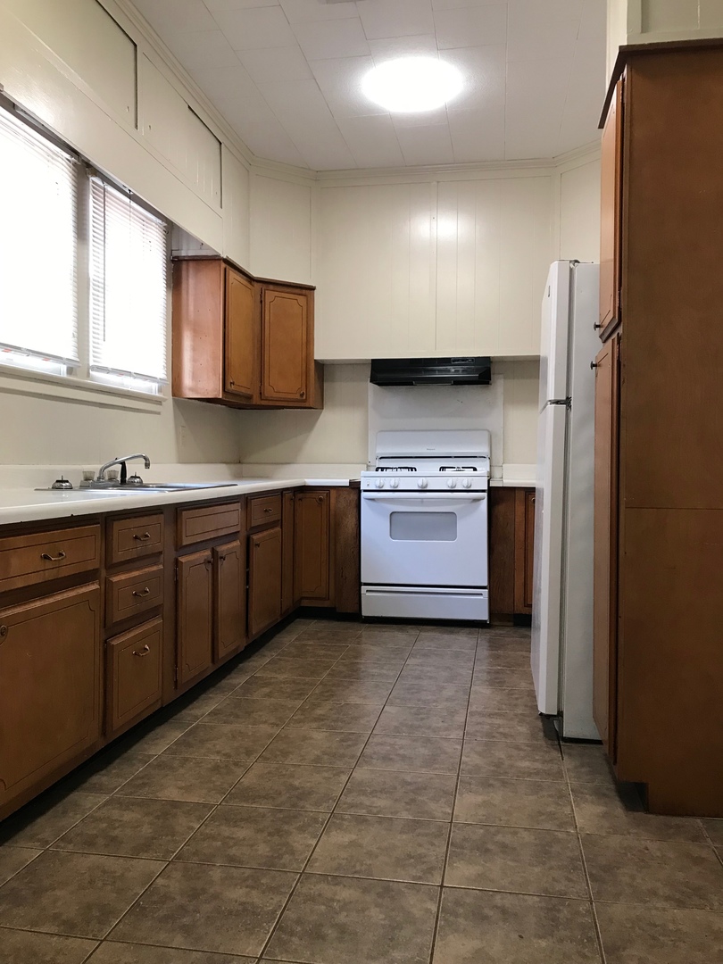 Lafayette Apartment: 806 E. University Avenue
