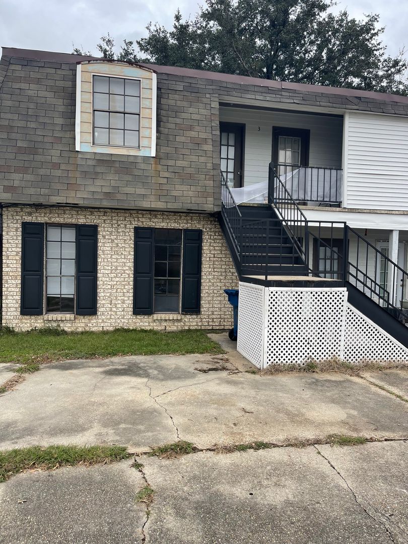 Lafayette Apartment: 106 Vaucluse Drive