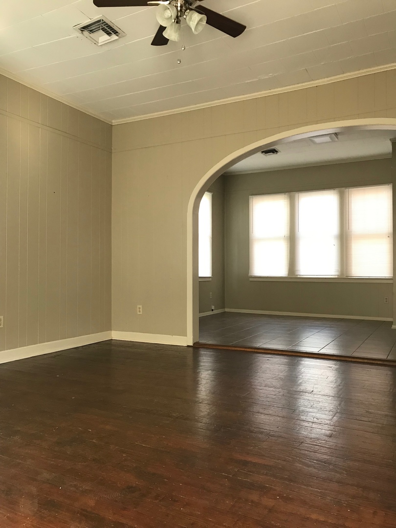 Lafayette Apartment: 806 E. University Avenue