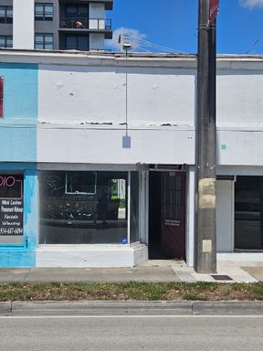 Retail Storefront on Busy Federal Highway – photo 1
