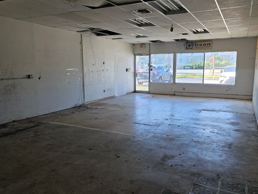 750SqFt Retail Bay For Lease Next to Fort Lauderdale Executive Airport – photo 1