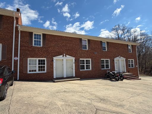 1-Month Free Summer Special - Great 2-bedroom townhome close to downtown Lexington, NC
