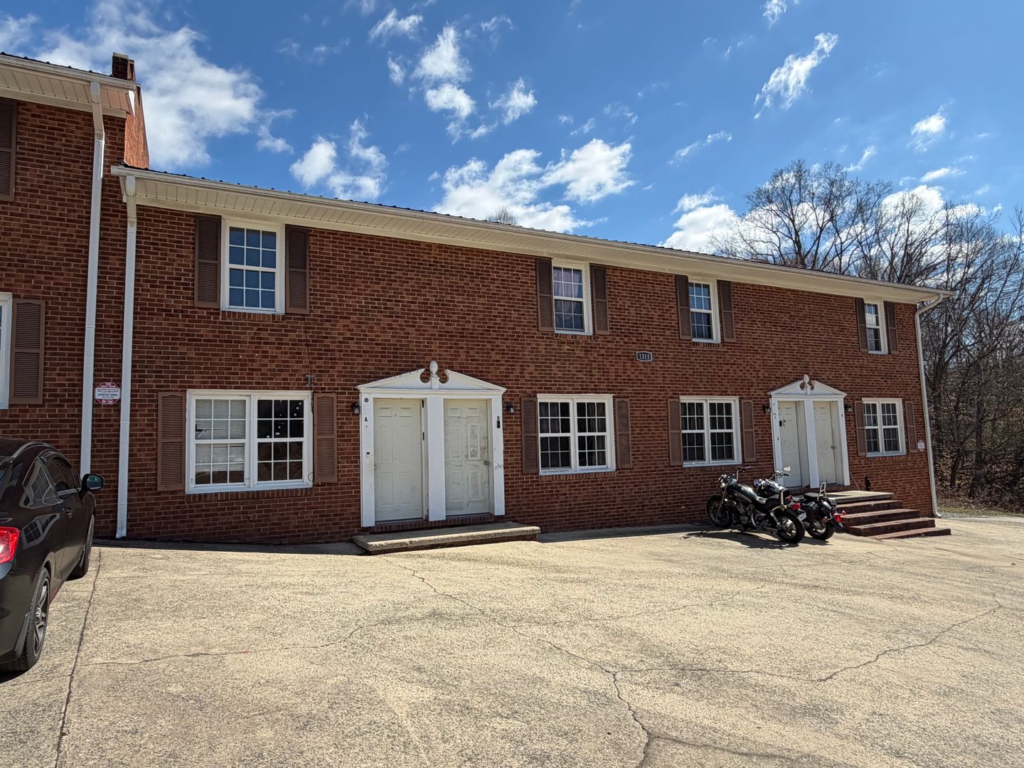 Lexington Apartment: 1305 White St