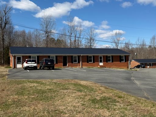 1-Month Free Summer Special - Great 2-bedroom townhome close to downtown Lexington, NC