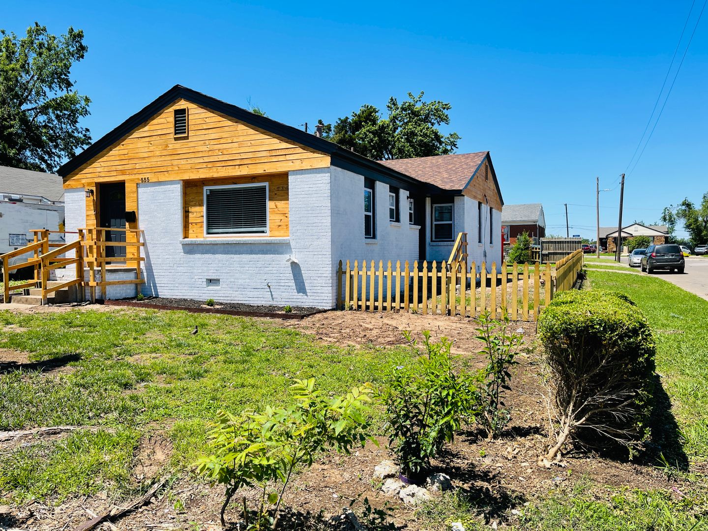 Midwest City House: 555 E Harmon